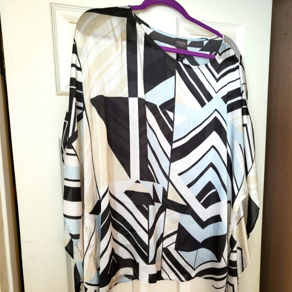 Traveling kimono sleeve blouse